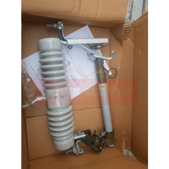 Cầu chì tự rơi FCO 27kV 100A sứ dòng rò 320mm- Ab Chance Hubble